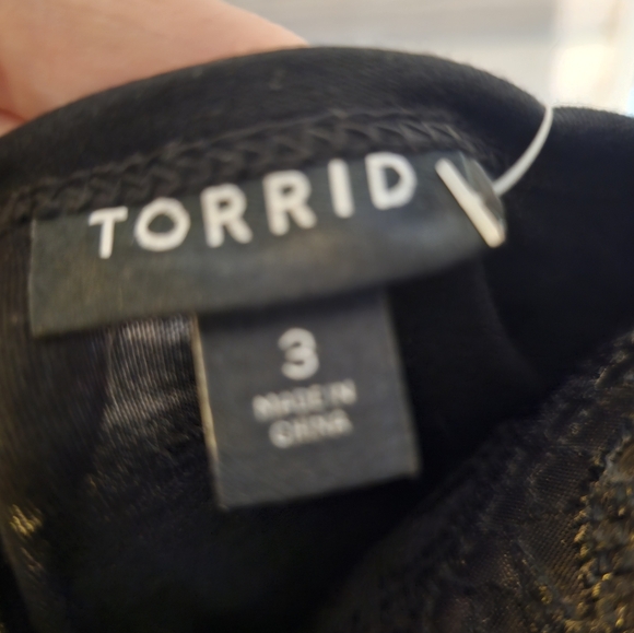 Torrid Woman's Lace Sleeved Raglan Jersey Tee New with Tags. - Picture 8 of 10